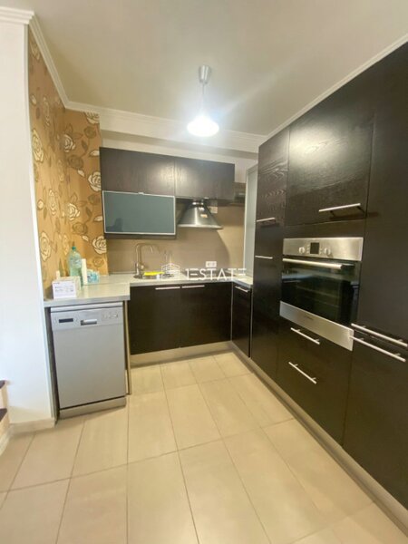 Mogosoaia, vila P+1+M, 4 camere, 3 bai, cu teren de 228 mp, an 2009.