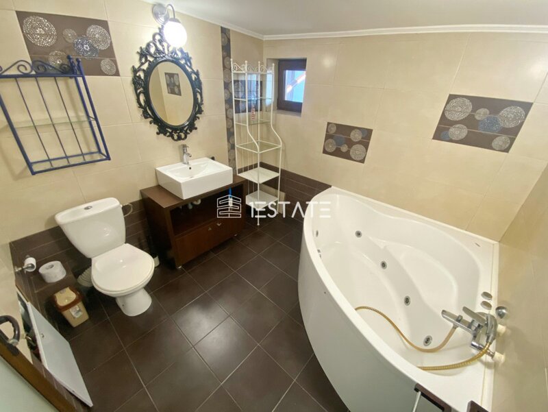 Mogosoaia, vila P+1+M, 4 camere, 3 bai, cu teren de 228 mp, an 2009.